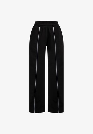 Pantalons de survêtement noirs avec une coupe décontractée, présentant des détails en piping blanc sur les côtés et une taille élastique pour plus de confort. Texture de tissu douce.