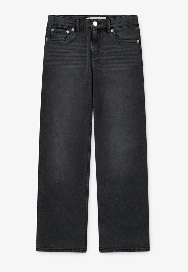 Sorte vide benbukser laget av denim, med klassisk fem-lommers design, metallbeslag og falmet tekstur foran.