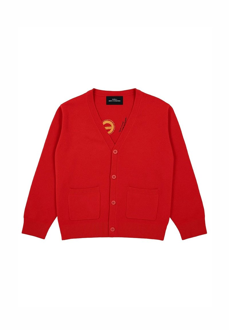 Cardigan rosso lavorato a maglia con scollo a V, chiusura frontale a bottoni, due tasche frontali, polsini e orlo a costine, con un dettaglio ricamato all'interno del colletto.
