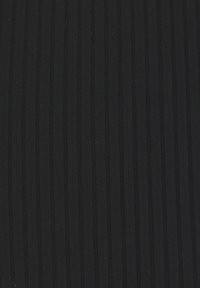 Tessuto nero a costine con strisce verticali, realizzato in un materiale elasticizzato. La texture appare liscia con una leggera profondità data dalle costine.