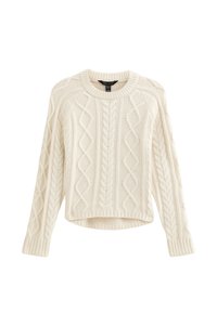 Suéter de punto trenzado crema con cuello redondo, mangas largas y un dobladillo ligeramente recortado. El patrón texturizado resalta el diseño.