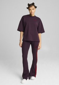 Puma PLAY.PARIS. FLARED - Nadrágok - midnight plum
