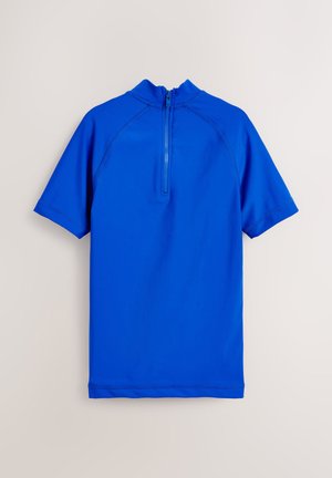 Modra kratka majica za zaščito pred izpuščaji z visokim ovratnikom in zadrgo na hrbtnem delu, izdelana iz gladkega, raztegljivega materiala.