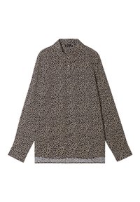 Chemise à manches longues avec col boutonné, présentant un motif léopard noir et beige, fabriquée en tissu léger avec une texture lisse.