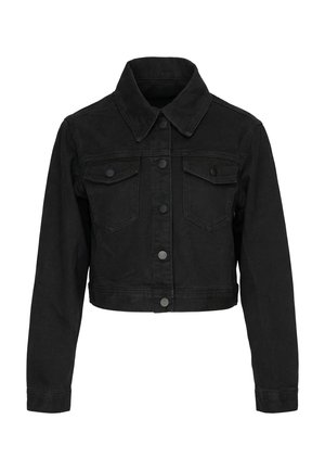 Sort, cropped denimjakke med lange ærmer, knaplukning foran, spids krave og to brystlommer med flap, vist mod hvid baggrund.