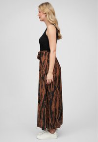 Cloud 5ive 2-TONE MIT BINDEGÜRTEL UND ABSTRAKT - Maxiklänning - black