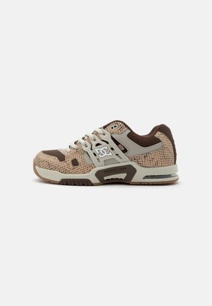 DC Shoes AT 2 SE - Skatesko - brown/tan