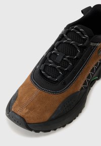 Lacoste Tossud - dark brown/black