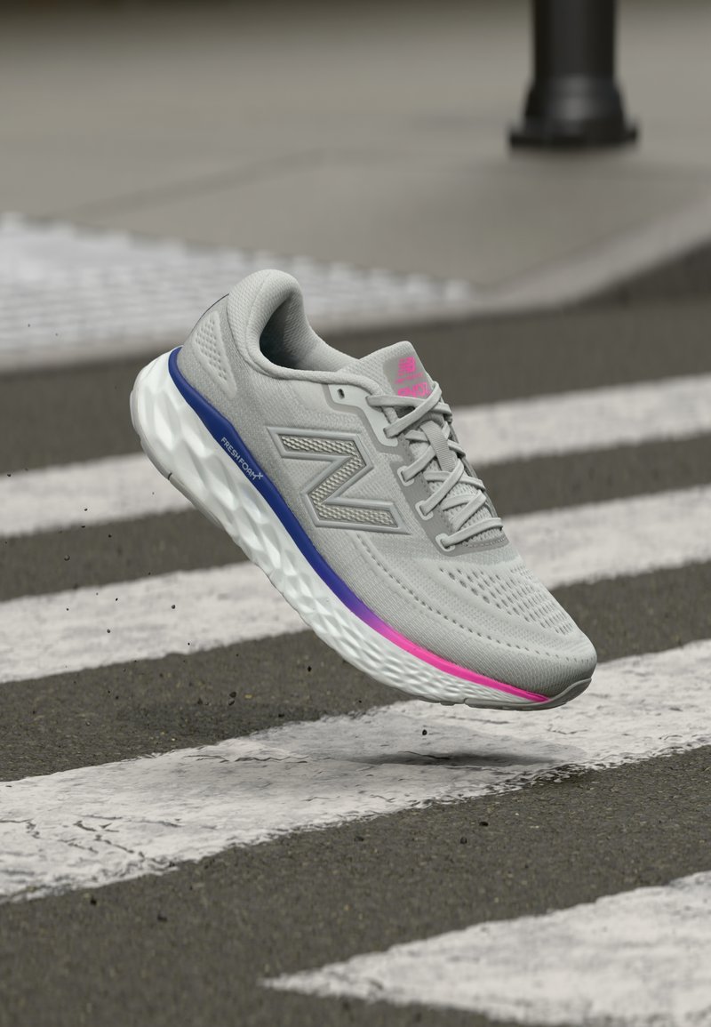 New Balance FRESH FOAM X EVOZ V4 - Utcai futócipők - grey matter