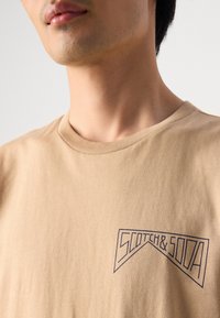 Scotch & Soda REGULAR FIT LEFT CHEST LOGO - Print T-shirt - tannin