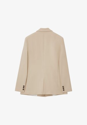 Blazer beige à coupe simple, revers crantés et trois boutons marron sur chaque poignet. Texture lisse, détail fente au dos.