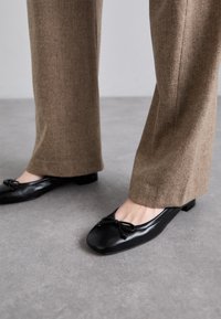 Επιλέχθηκε, black