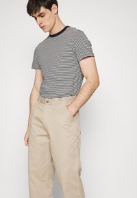 Woodbird DIZZON PANTS - Chinos - ecru