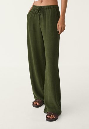 Stradivarius FLOWING - Stoffhose - green