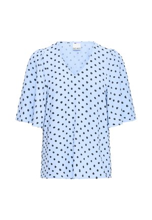 Blouse bleu clair à col en V avec manches courtes bouffantes, présentant de petits pois noirs dispersés et une étiquette de marque à l'intérieur du col.