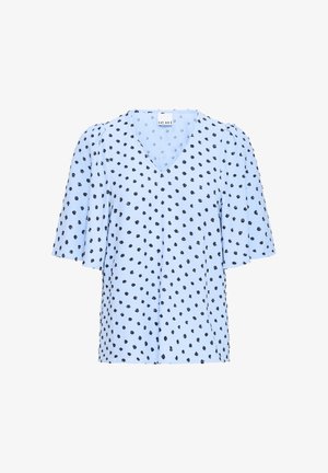Hellblaue V-Ausschnitt-Bluse mit kurzen Puffärmeln, verziert mit verstreuten kleinen schwarzen Punkten und einem Markenetikett im Kragen.