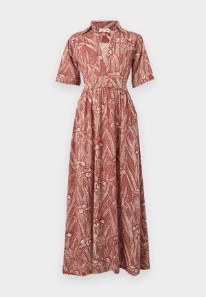 Robe maxi rouge rouille avec imprimé botanique beige, manches courtes, col et taille ceinturée.