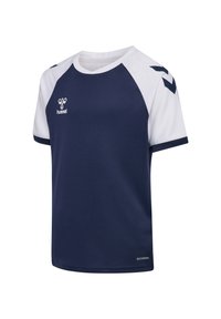 Marinblå sportströja med korta raglanärmar; vita detaljer på axlarna; texturerat tyg; logotyp på framsidan och etikett vid fållen.