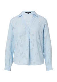 Hochzeitsbluse in Hellblau mit strukturiertem Design und V-Ausschnitt. Lange Ärmel mit Knopfmanschetten; der Stoff wirkt weich und halbtransparent.
