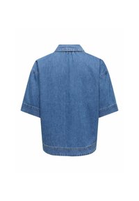 Chemise en denim bleu à manches courtes avec un ourlet droit et un col classique, vue de dos sur fond blanc.