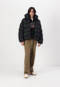 LOW LIGHTS STUDIOS® CUBIC SPHERE PUFFER JACKET UNISEX - Vinterjakker - black