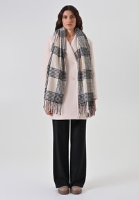 Sélectionné, beige