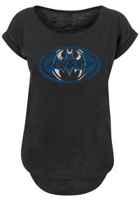 Svart t-skjorte med rund hals og oppbrettede ermer, med et blått Batman-logo grafikk med japansk tekst i midten.