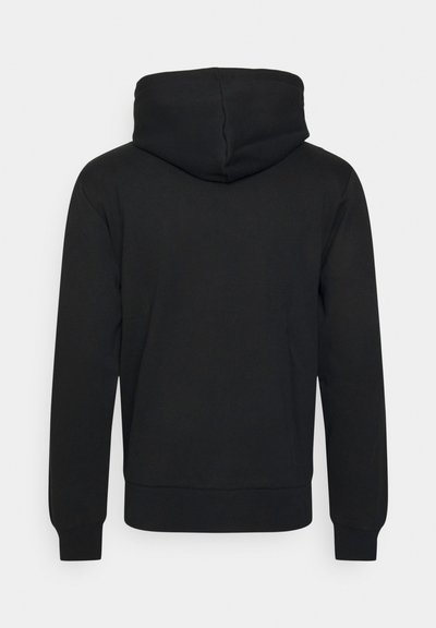 Sweatshirt à capuche noir avec une texture douce, des poignets côtelés et un ourlet plat. Coutures apparentes le long des coutures et coupe classique.
