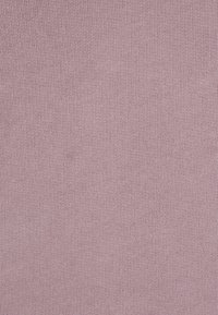 Tessuto lavorato a maglia in rosa chiaro, con una texture liscia e un fine rigatino. Motivo uniforme senza marcature o accenti visibili.