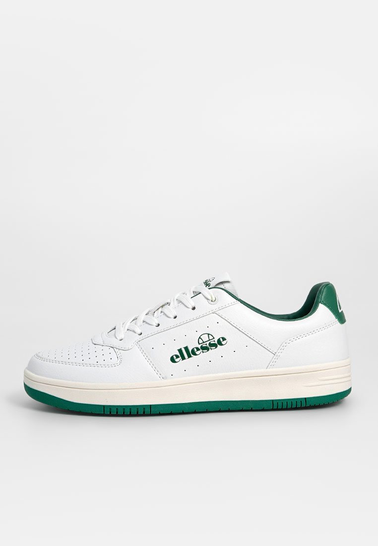 Witte leren sneakers met groene accenten, geperforeerd ontwerp, platte rubberen zool en logo aan de zijkant. Veters met zes oogjes voor een stevige pasvorm.