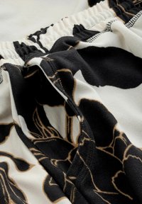 Next REGULAR FIT - COSY LONG SLEEVE SET - Pyžamo - black ochre floral