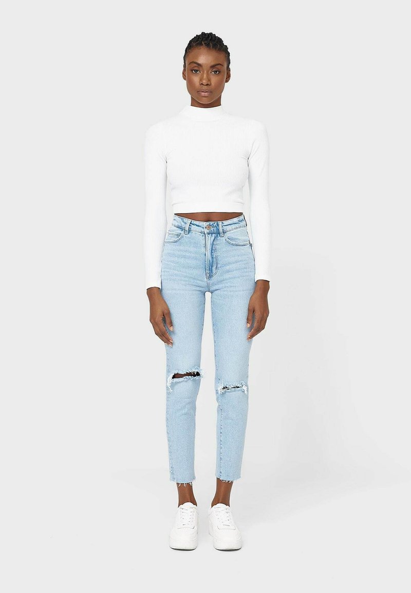 Stradivarius Mom Fit White Jeans Medium Wash Stradivarius Jeans