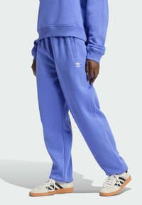 adidas Originals - ESSENTIALS FLEECE LOOSE - Treniņtērpa apakšdaļas - semi blue Miniatūras attēls 1