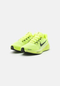 Nike Performance AIR ZOOM PEGASUS 41 - Løbesko til landevejen - volt/black/barely volt