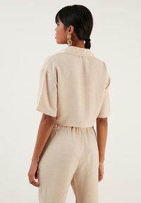 LELA REGULAR FIT - Bluza s gumbima - stone