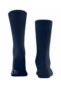 Calcetines azul marino hechos de tela suave, con un puño acanalado, puntera y talón reforzados, y etiqueta de tamaño y marca impresa en la suela.