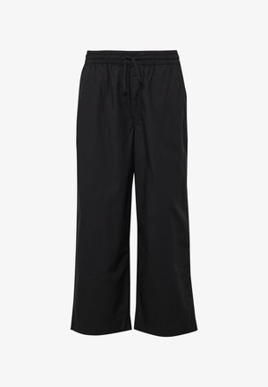 Zwarte wijde broek van gladde stof, met een elastische tailleband en een trekkoord voor een verstelbare pasvorm. Geen zichtbare zakken.