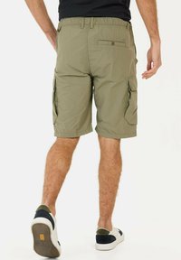 Oliven grønne cargo shorts med elastisk talje, sidelommer og baglommer samt et let, glat stof.