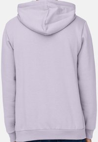 Helle Lavendelkapuzenpullover aus weichem Stoff, mit einer Kängurutasche, gerippten Bündchen und einem abgerundeten Saum. Klassisches Design mit verstellbarer Kapuze.