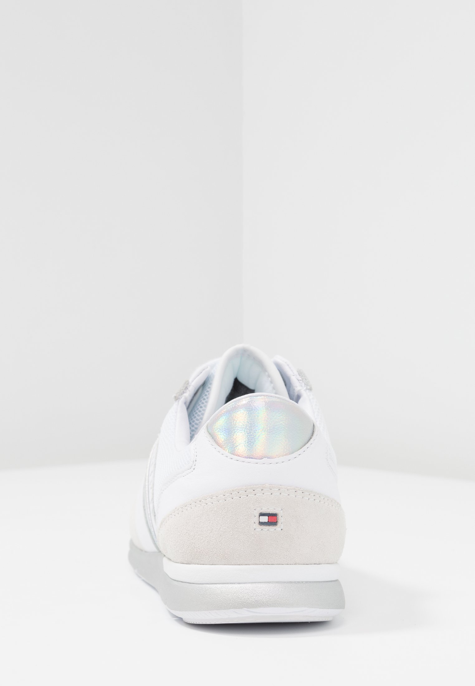 tommy hilfiger iridescent light