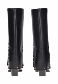 Stivali al ginocchio in pelle nera con finitura liscia, con borchie metalliche lungo i lati e un tacco spesso.