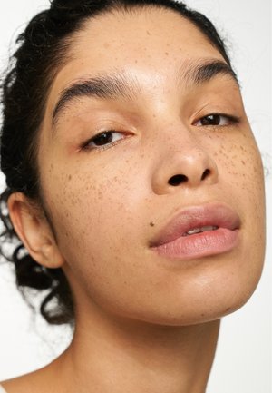 Makeup Revolution IRL FILTER LONGWEAR FOUNDATION nieokreślony