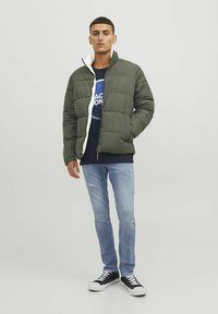 Jack & Jones JJETOBY PUFFER COLLAR - Giacca invernale - rosin