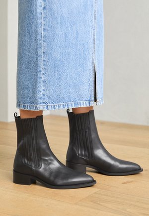 Pavement SHANI - Stövletter - black