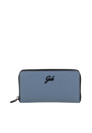 Portafoglio rettangolare in pelle blu chiaro con texture a pallini, con zip nera e logo nero centrato sulla parte frontale.