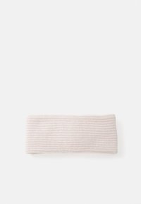 Diadema de punto rosa claro con textura acanalada, que presenta un acabado suave y una banda elástica para un ajuste seguro.