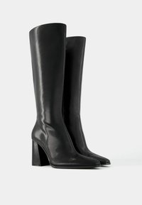 Bershka Vysoká obuv - black