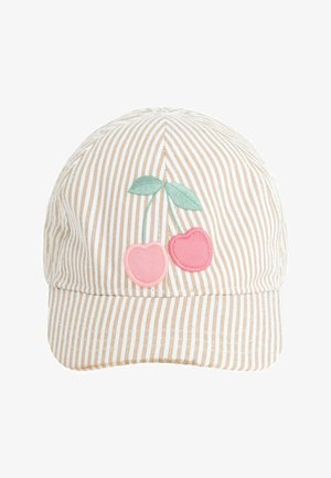 Gorra a rayas beige y blanca con cerezas rosas bordadas y hojas verdes en el frente.