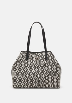 Torba na ramię w czarno-biały wzór z dwoma czarnymi paskami na ramię oraz małym trójkątnym logo Guess na środku przedniej strony.