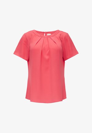 Blouse à manches courtes de couleur corail vif, avec un col rond et des plis à l'avant, fabriquée en tissu lisse et léger avec une coupe fluide.